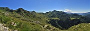 27 Vista panoramica dall'Azzaredo  (a sx) fino al Monte Cavallo ed oltre